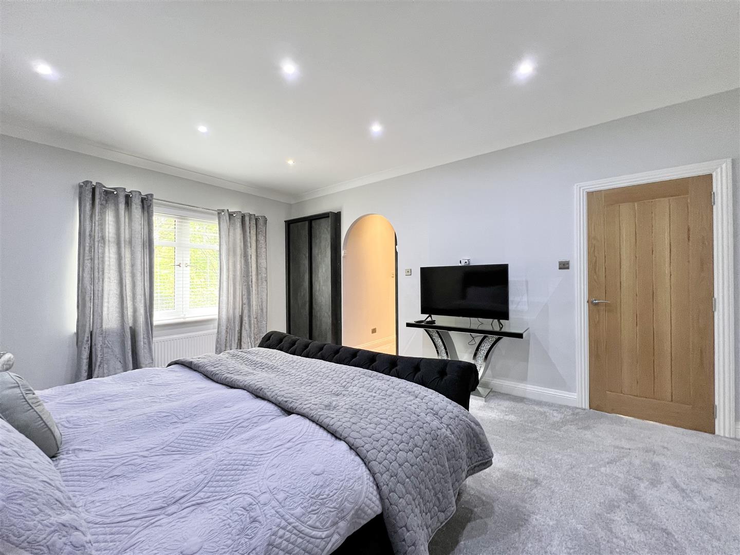 Royal Gardens, Bothwell, Glasgow Residence Estate Agents